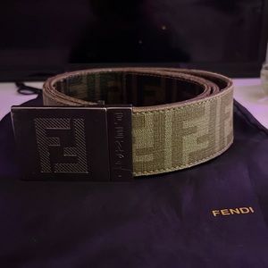 Size 90 pretty worn no dust bag